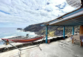 Casa Cueva con bonitas vistas al mar y barbacoa